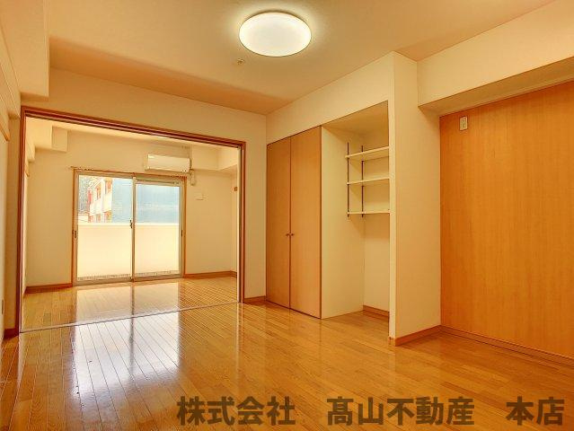 レジェンド桜参番館の居間・リビング