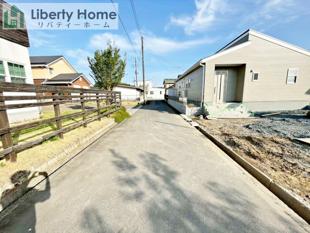 小美玉市納場第5　新築戸建の前面道路含む現地写真