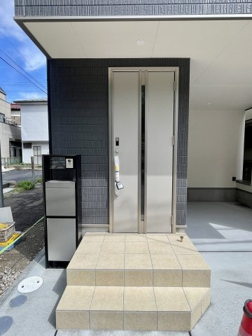 和光市白子2丁目　利便×自然　穏やかな街並み　限定1棟の玄関