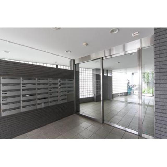 プルミエール梶ヶ谷のエントランス