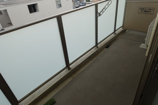 レジェンダリー甲子園浦風町のバルコニー