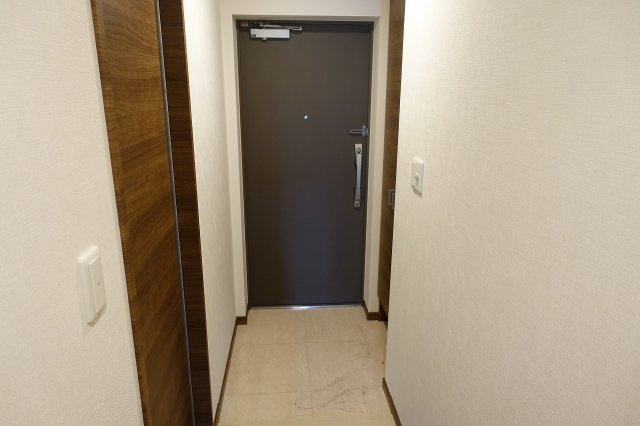 レジェンダリー甲子園浦風町の玄関