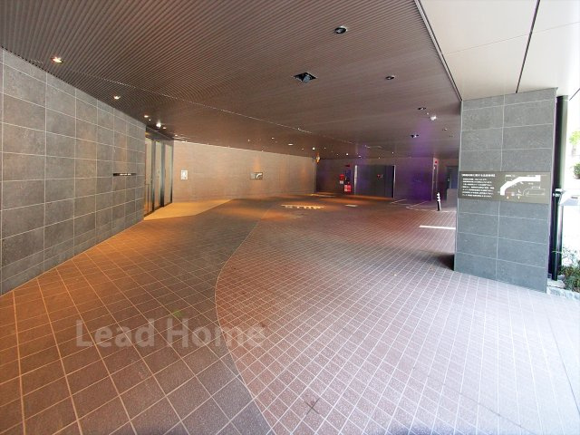 【その他共用部分】 | 常盤松ハウス | 車寄せ