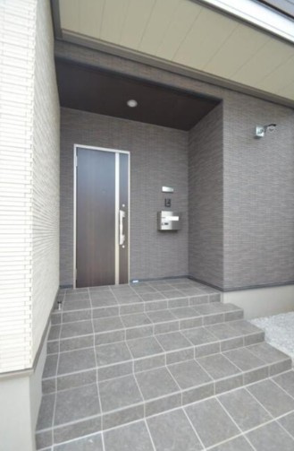 J COURTのエントランス