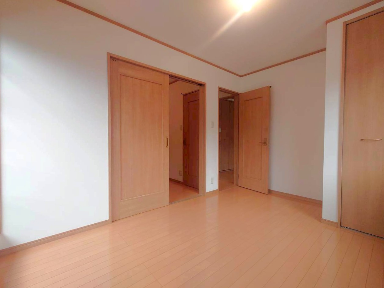 ２０２６年３月リフォーム完了◆ロフトつき収納豊富◆床暖房＆浴室サウナ付き◆南区上鳥羽西浦町の洋室|洋室