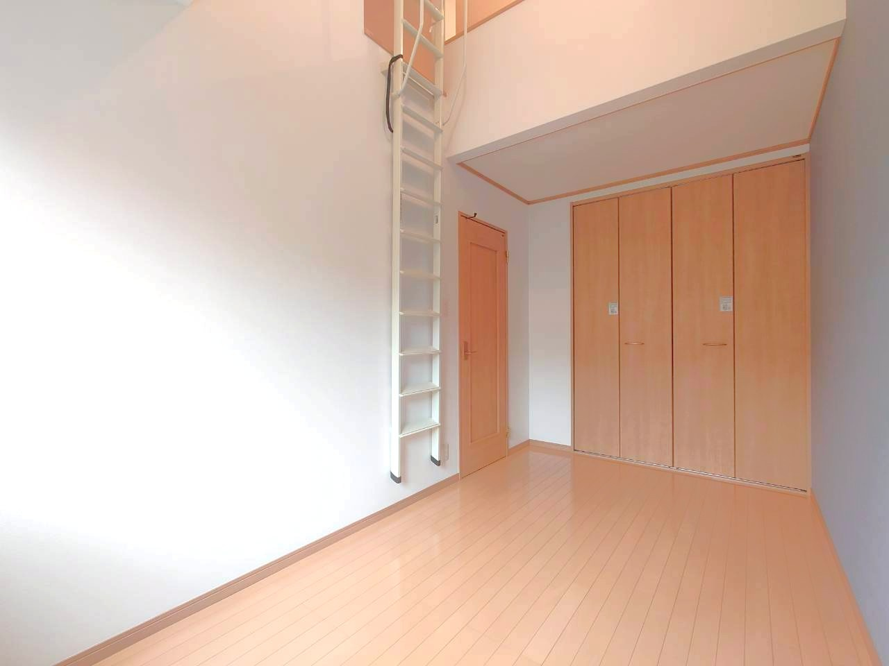 ２０２６年３月リフォーム完了◆ロフトつき収納豊富◆床暖房＆浴室サウナ付き◆南区上鳥羽西浦町の洋室|洋室