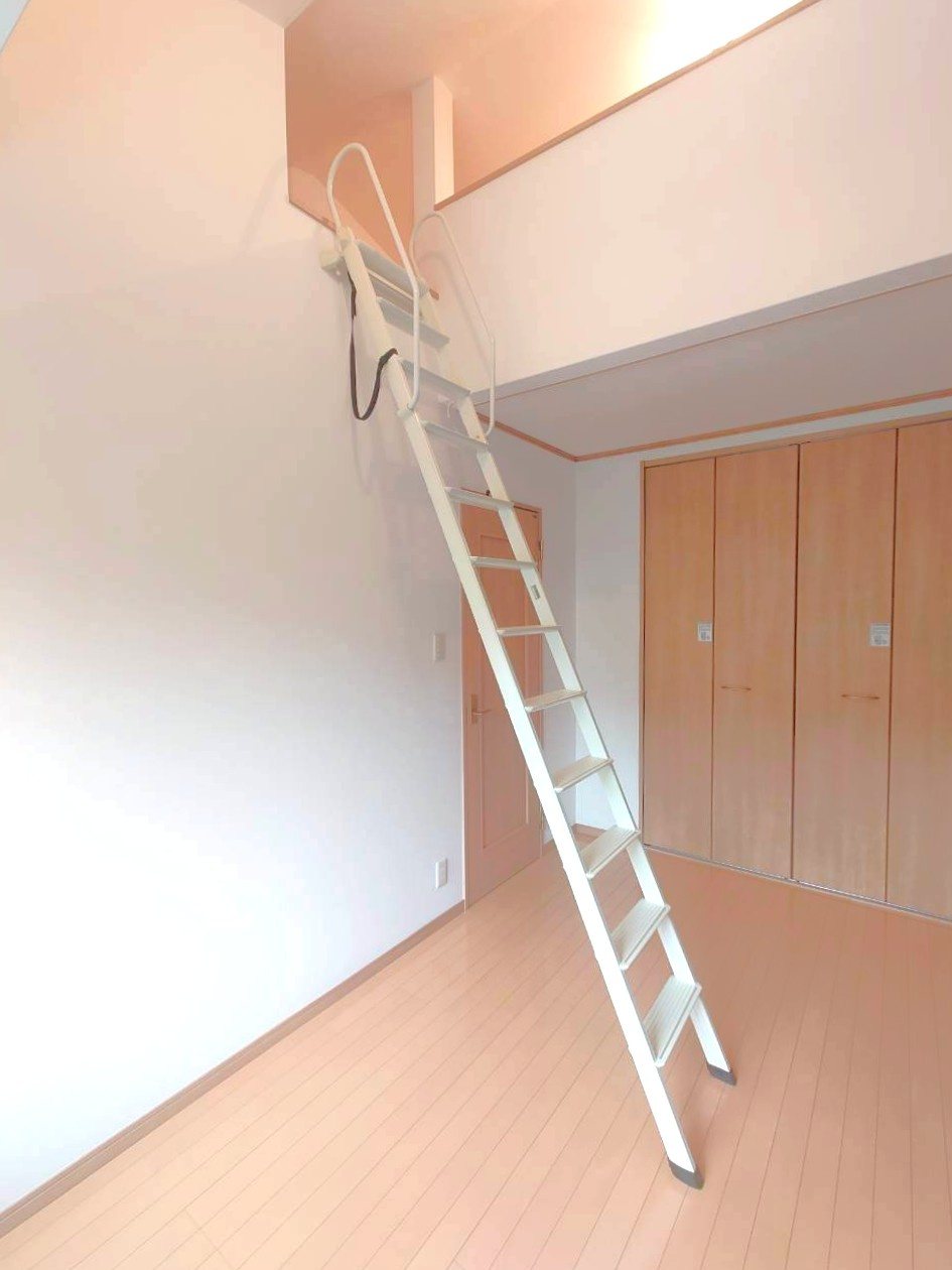 ２０２６年３月リフォーム完了◆ロフトつき収納豊富◆床暖房＆浴室サウナ付き◆南区上鳥羽西浦町のその他|ロフトへあがるはしご