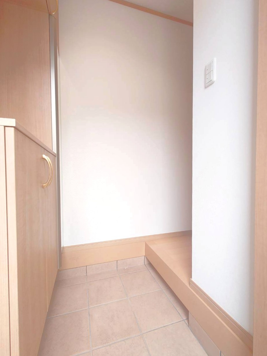 ２０２６年３月リフォーム完了◆ロフトつき収納豊富◆床暖房＆浴室サウナ付き◆南区上鳥羽西浦町の玄関|玄関