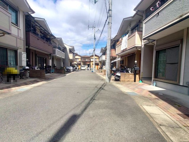 ２０２６年３月リフォーム完了◆ロフトつき収納豊富◆床暖房＆浴室サウナ付き◆南区上鳥羽西浦町の前面道路含む現地写真|前道
