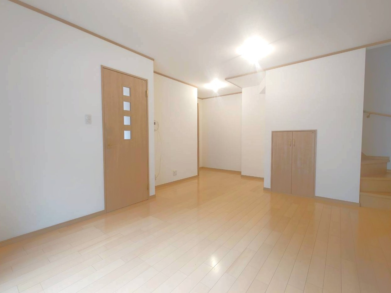 ２０２６年３月リフォーム完了◆ロフトつき収納豊富◆床暖房＆浴室サウナ付き◆南区上鳥羽西浦町の居間・リビング|リビング