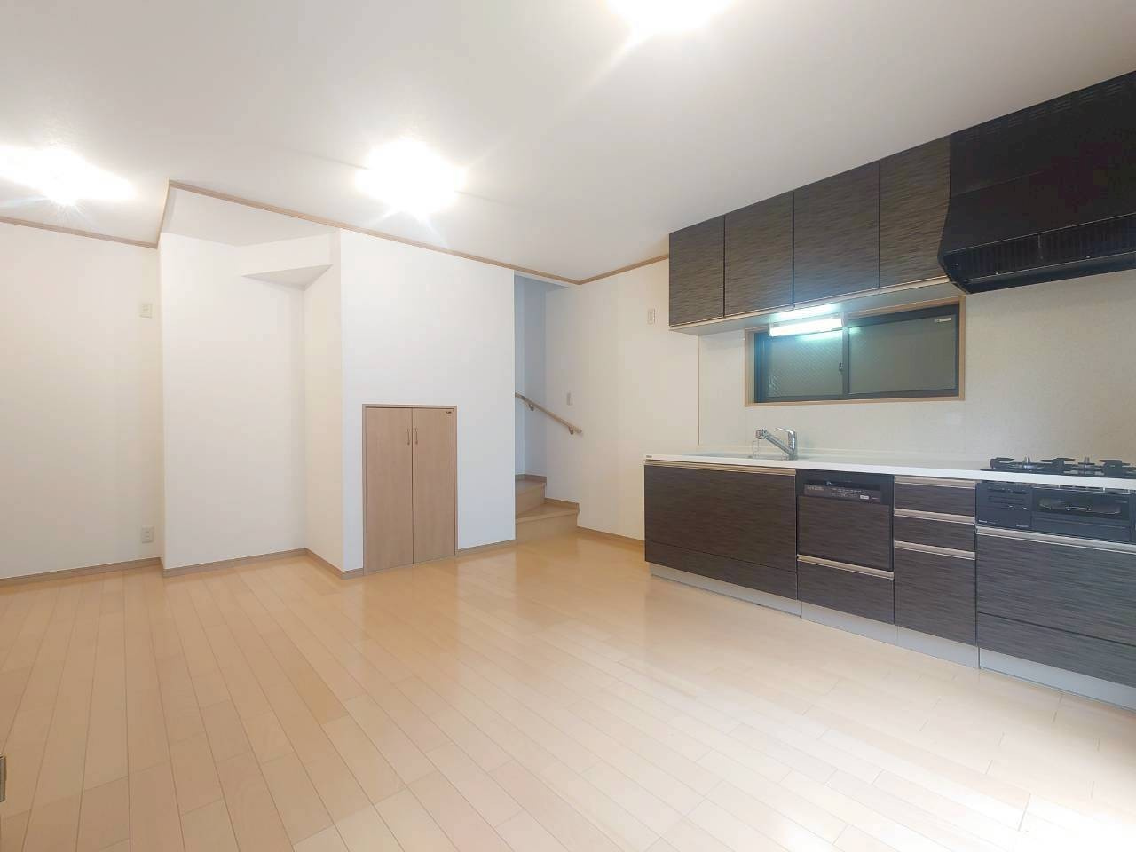 ２０２６年３月リフォーム完了◆ロフトつき収納豊富◆床暖房＆浴室サウナ付き◆南区上鳥羽西浦町の居間・リビング|リビング