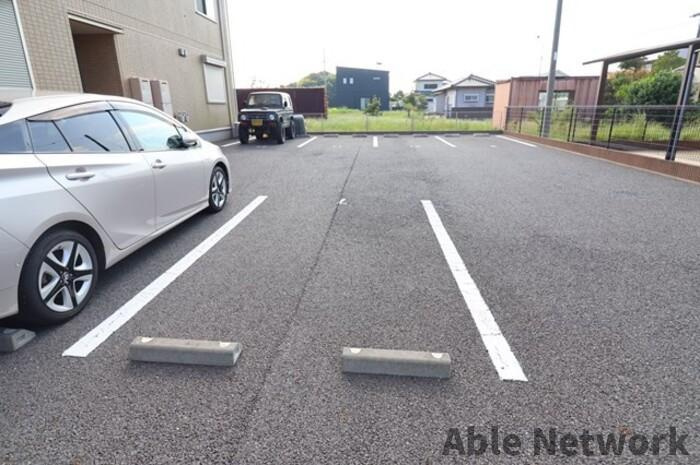 コンフォートヴィラ大沼の駐車場