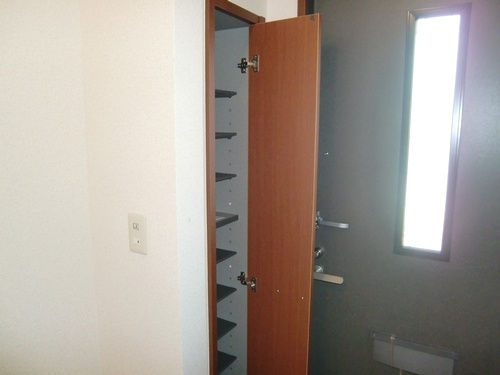 ルミナスガーデンの内装|下駄箱