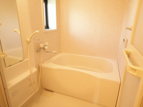 ルミナスガーデンの浴室