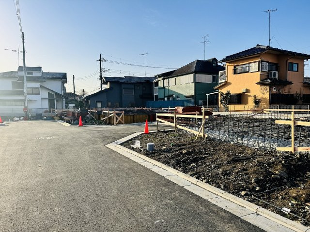 八王子市　泉町　新築一戸建て　２６期の前面道路含む現地写真|～北東側5ｍ道路に面しています～