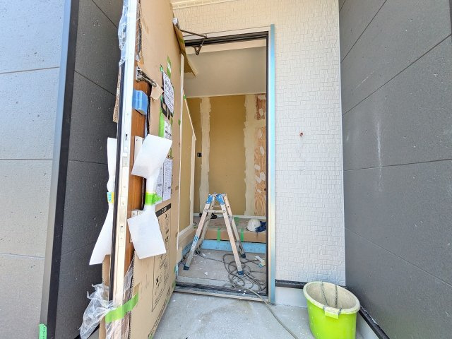 八王子市　泉町　新築一戸建て　２６期の玄関|～玄関は安心のWロックキーを採用～