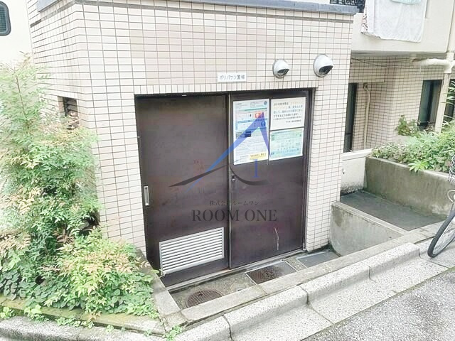 マリオン鶯谷のその他共用部分|敷地内ごみ置き場です。