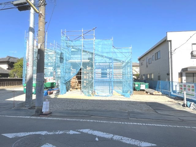 藤岡市藤岡０１期（全２棟）2号棟の前面道路含む現地写真