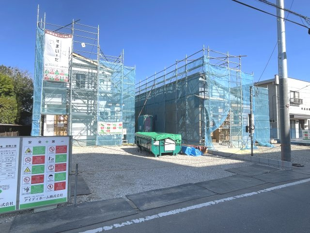 藤岡市藤岡０１期（全２棟）2号棟の前面道路含む現地写真