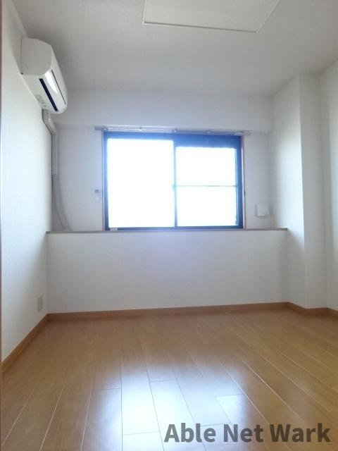 エストレーノｋｏｅｉの洋室|落ち着いた色調の洋室です