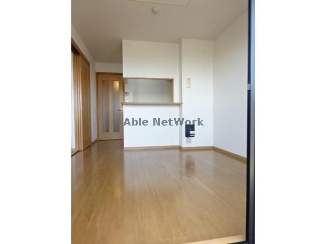 エストレーノｋｏｅｉの居間・リビング|１０帖のLDK