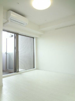 【居間・リビング】 | プレール・ドゥーク永福町 | 8.2帖のきれいな洋室。