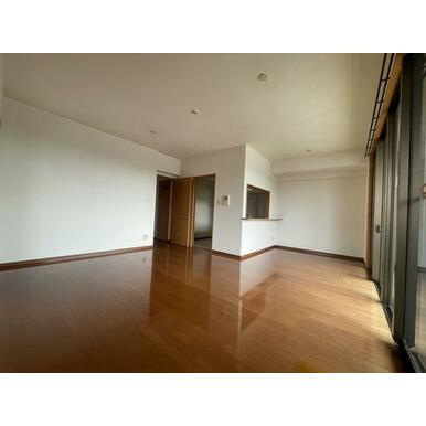 熊本市中央区島崎１丁目の賃貸マンションの居間・リビング