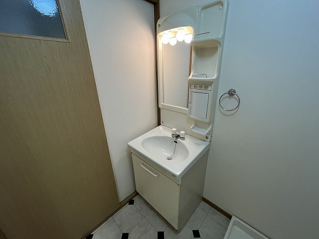 西里ハイツ Bの洗面所