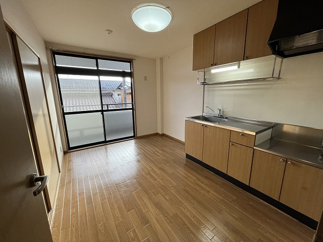 西里ハイツ Bの居間・リビング