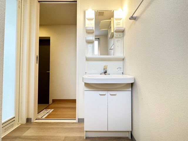 アゼリア南はりまの独立洗面台|独立洗面台で身支度をすべて済ませてしまいましょう