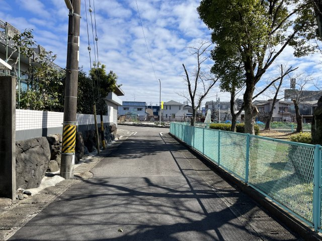 土地　加納丸之内の前面道路含む現地写真|南側道路　西から