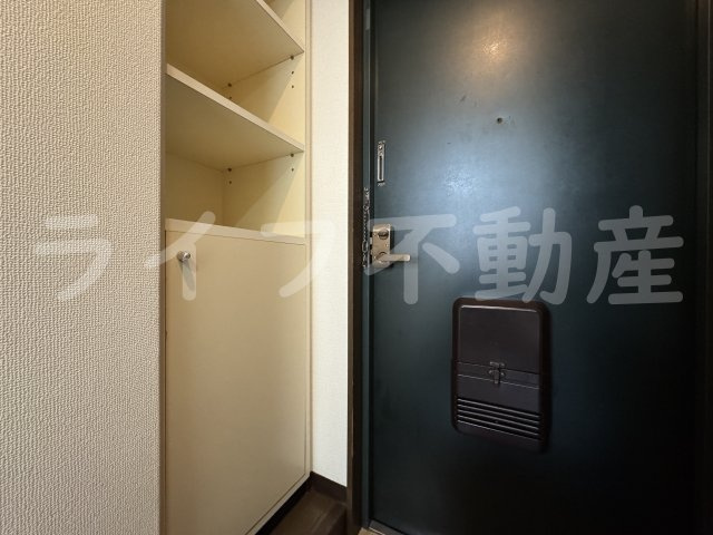 パルハウス丸善の玄関|収納もある玄関です