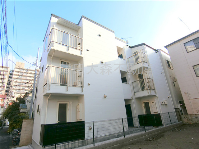 ディモーラ蒲田の外観|2019年12月築　木造地上3階建て総戸数6戸
東京都大田区蒲田1丁目　京浜東北線蒲田駅徒歩10分、京急本線京急蒲田駅徒歩14分