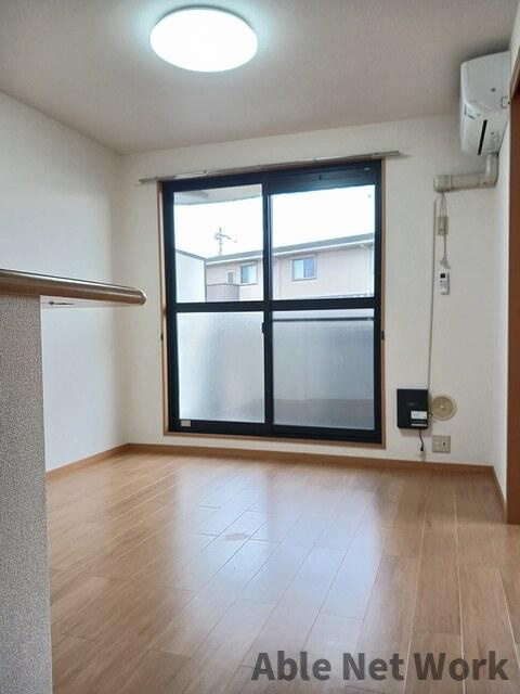 エストレーノｋｏｅｉの居間・リビング|１０帖のLDK