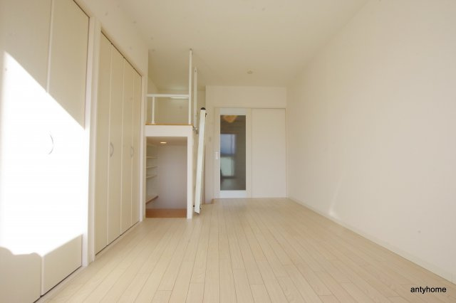 アローフィールズ弐番館　仲介手数料無料の居間・リビング