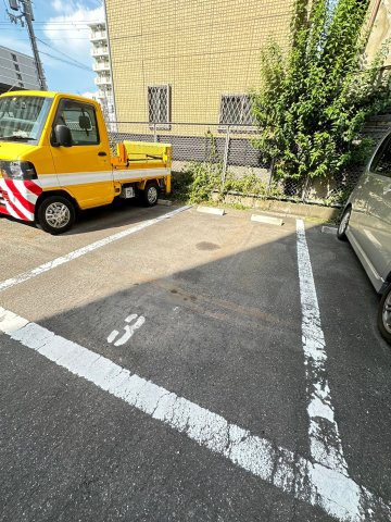 イーストフィールドの駐車場