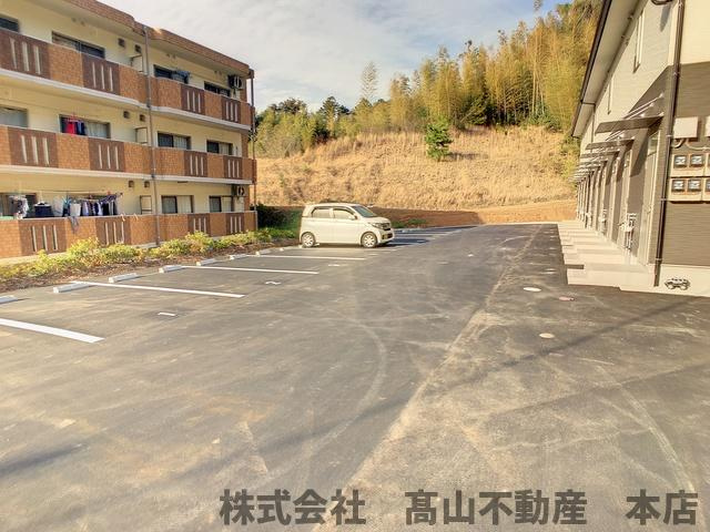 ラフォーレさつき九番館の駐車場