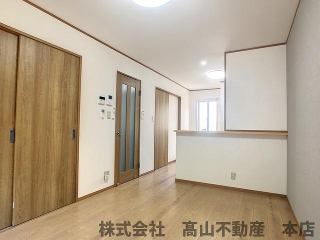 ラフォーレさつき九番館の居間・リビング