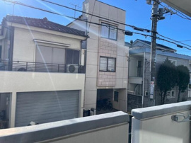 商店街沿いです。住宅街です。