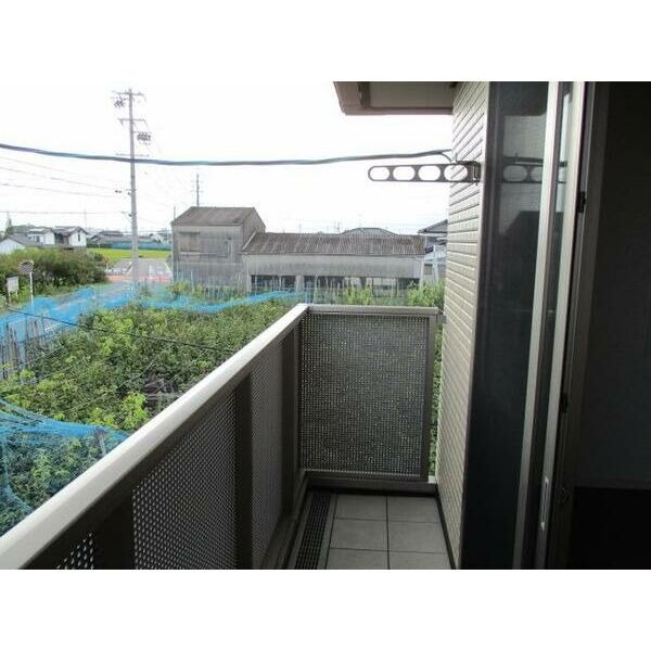 レフィナード橋目町Bのバルコニー