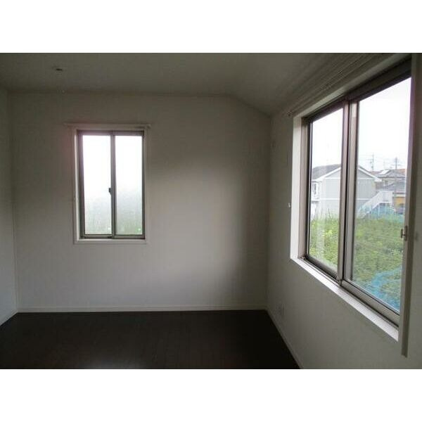 レフィナード橋目町Bの洋室