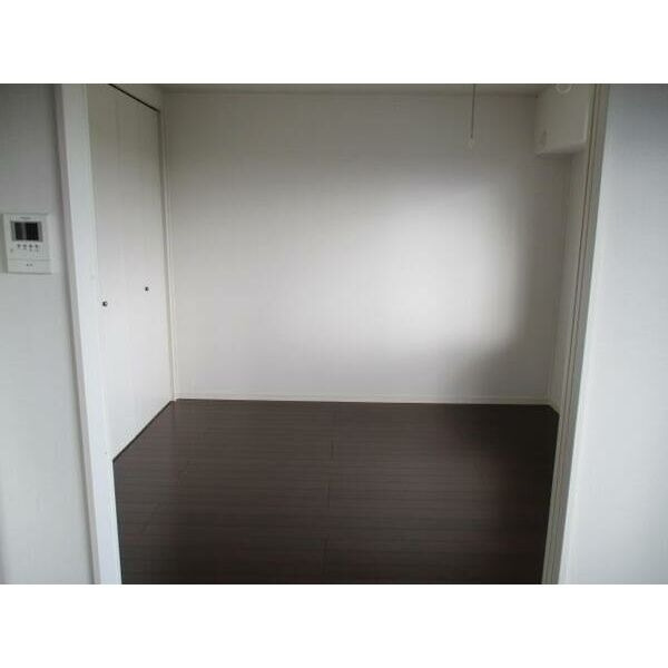 レフィナード橋目町Bの洋室