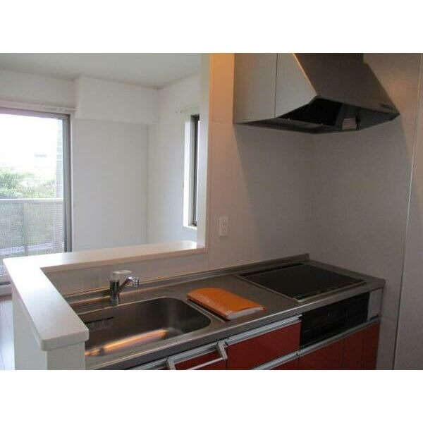 レフィナード橋目町Bのキッチン