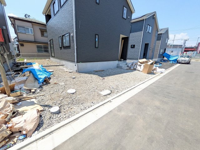 八王子市　泉町　新築一戸建て　２６期の駐車場|～2台駐車可能カースペース～