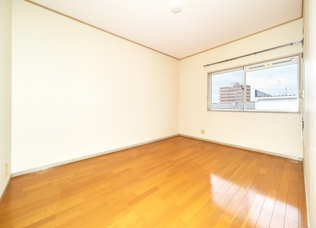 タウンハウス伊川谷の洋室|2階6帖洋室