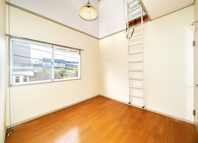 タウンハウス伊川谷の洋室|2階4.5帖洋室