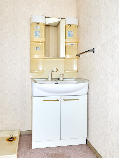 タウンハウス伊川谷の独立洗面台|洗髪洗面化粧台