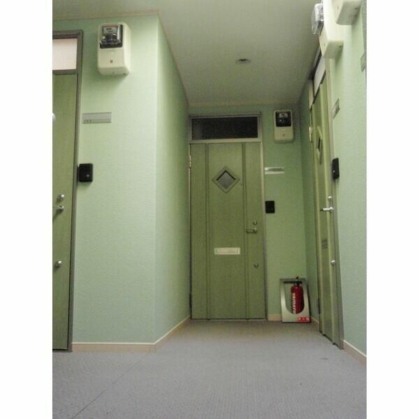 エクシード根岸の玄関