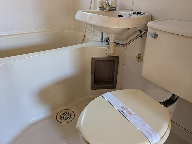 バストイレ同室！