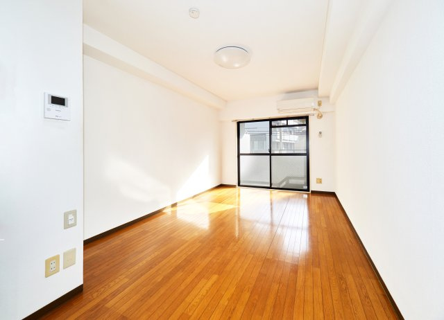 エスポワール大津和の居間・リビング|8帖洋室